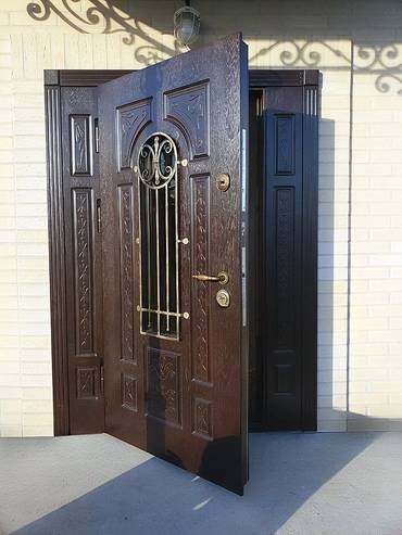 Дверь с боковыми вставками